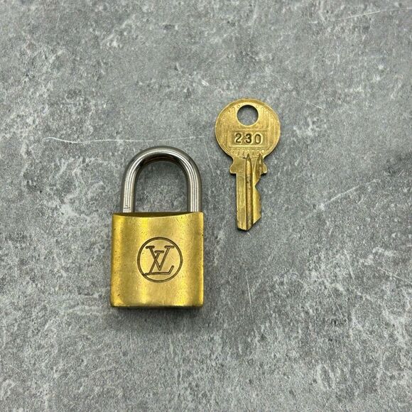 Authentic Vintage Louis Vuitton Brass Lock And Key Bag Charm Padlock #230 - Picture 1 of 13